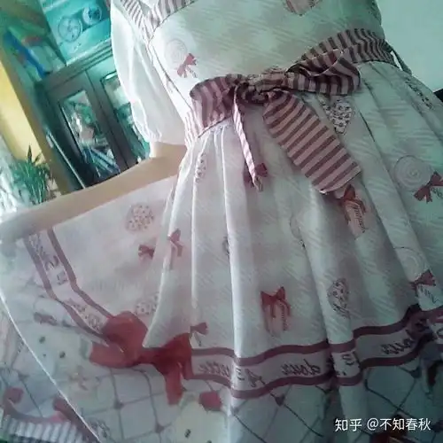 有哪些很美的lolita洋装,或者jk制服,或者汉服,还有软妹的推荐