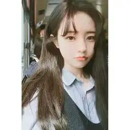 白框女生头像