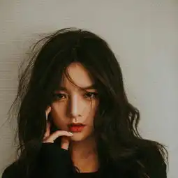 一女生对我冷淡完了之后又对我热情