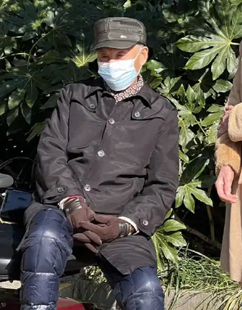 男人老了可以不戴军帽贝雷帽,但这3种帽子不能少减龄高级