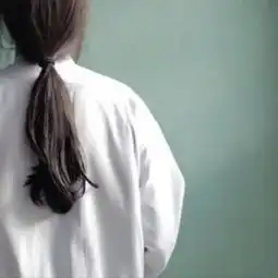 女生头像背影孤寂小清新在思念着谁