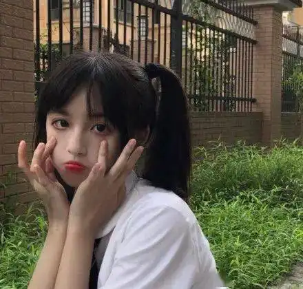 头像女孩子心狠点傲气点难过就少一点