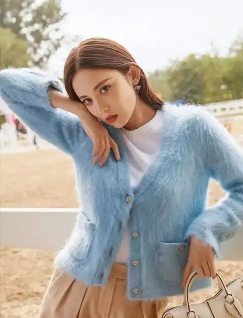 雾霾蓝没有浮夸的躁气,优雅的深入骨髓,太适合气质型女人了