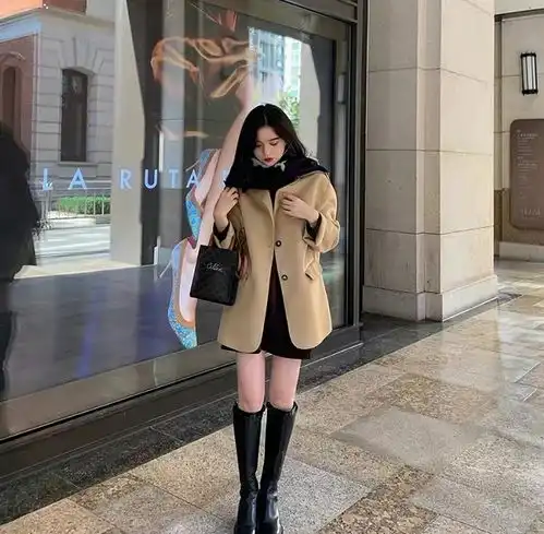秋冬想要时髦显高,短上衣气质长靴超适合,小个子女生必学