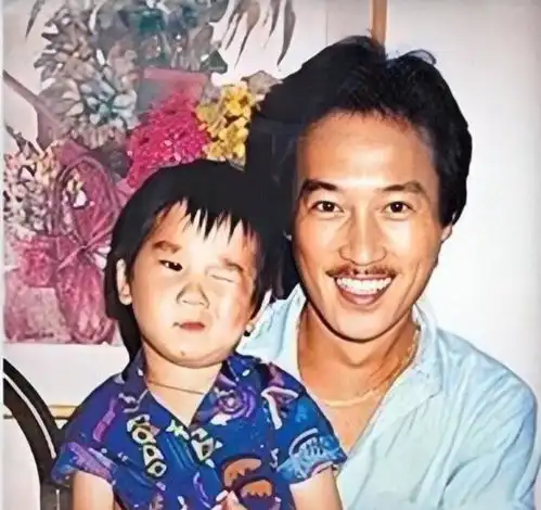赵又廷的情史,初恋长得帅气,父亲告诫儿子,做事情要注意尺度