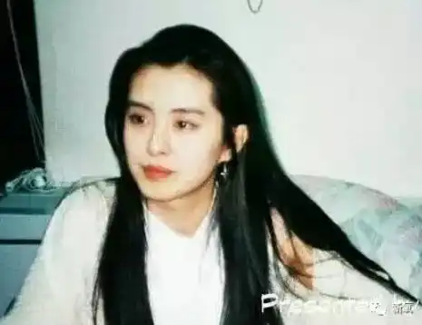 美人那么多,能驾驭方形发际线还美炸天的从古至今只有她