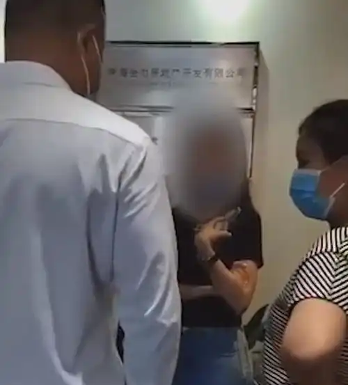 嚣张广东一女子300万新房漏水,找开发商协商遭掌掴已行拘