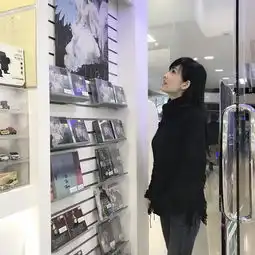 真冻龄女神周慧敏晒近照皮肤白皙不见皱纹风采不减