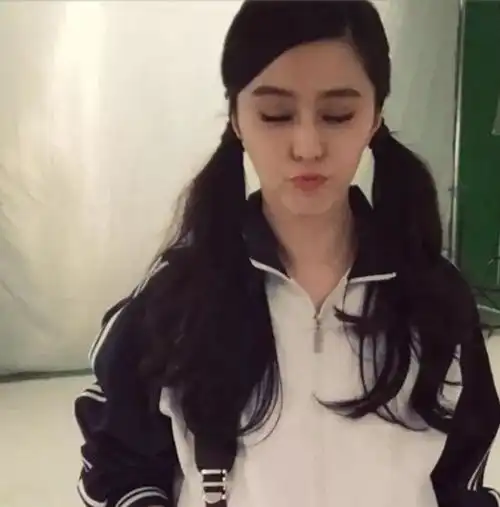 范冰冰33岁时和杨幂33岁,饰演少女的经历,到底谁在装嫩一目了