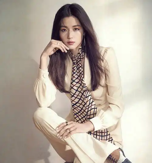 韩网评选韩国十大美女,孙艺珍全智贤等上榜,都是气质型美人