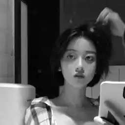 ins微丧女生头像不要跟一个人每天聊天,久了会变成喜欢