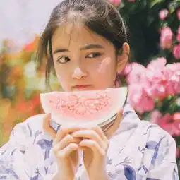 想知道图片中的女孩子的微博ω