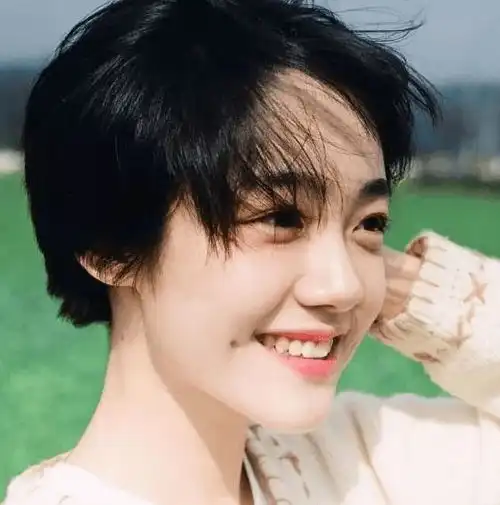 儿子,再耗她几年,等她过30就不敢要彩礼了妈,她嫁人了