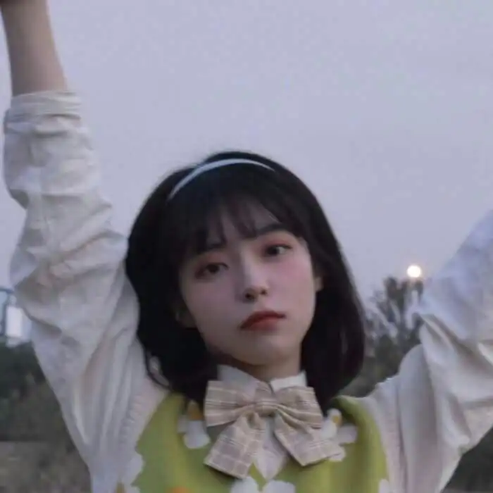 有哪些丧丧的看起来有些高冷的女生头像呀