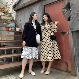 微胖女生看过来衬衫搭配半身裙时髦又有女人味
