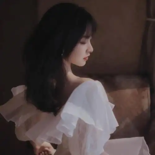 女生头像人多,太吵,突然我就不想笑了