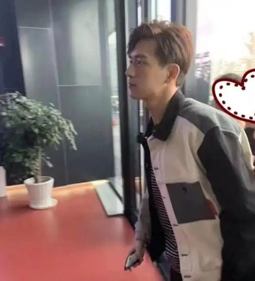 高校老师因长相神似李现被迫降级,原因让人笑哭,曾让众女生疯狂