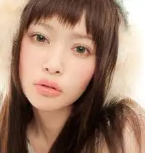 彩妆品选择要点选用颜色亮丽的变身初秋女神水感唇妆粉系腮红onlylady女人志