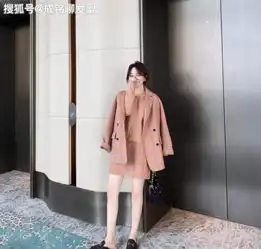 小姐姐在这个秋天这样穿,不仅有少女风格,还有温婉恬静的感觉