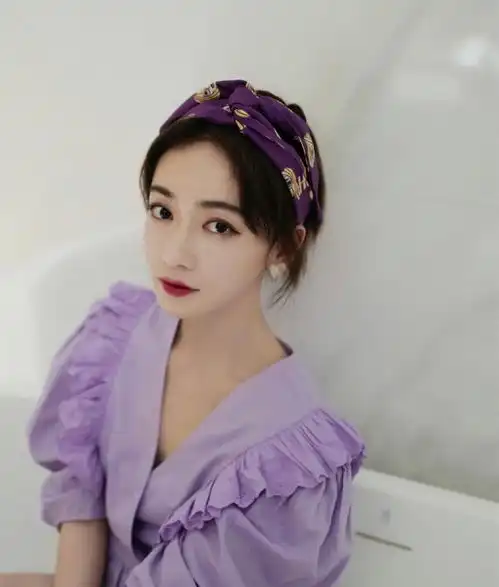 黑白色太无聊,夏天搭配糖果色发箍才更时髦,完全满足你的少女心