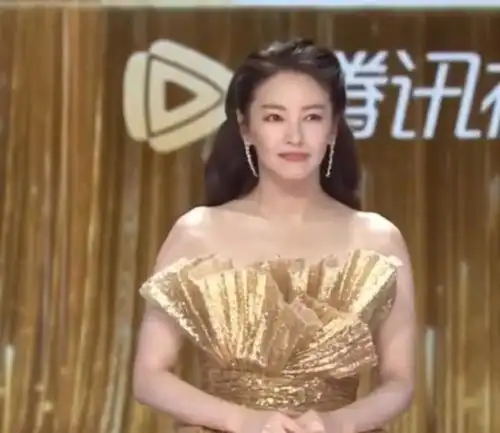 拾光盛典女星火力全开热巴优雅刘亦菲仙气,杨幂又美出新高度