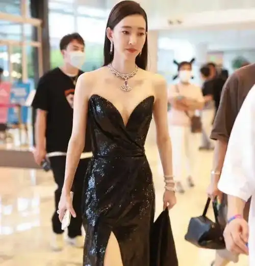 张继科洗白了王丽坤老公出轨多位女星张子枫焉栩嘉闹分手蔡康永正式退休跟前辈玩心眼的女星