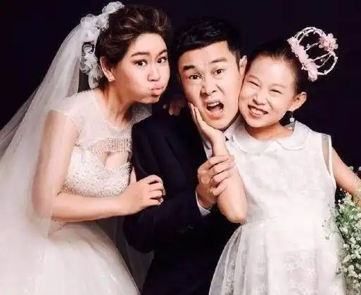 小沈阳12岁女儿近照曝光身高超过妈妈,曾被批丑今女大18变