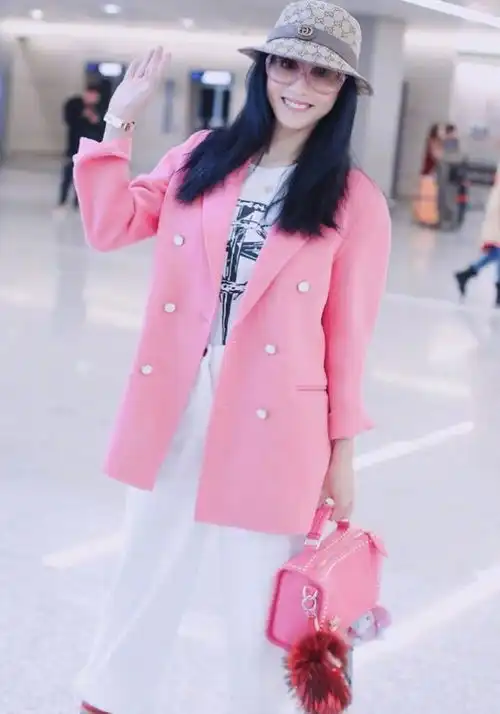 张柏芝少女打扮露面,青春形象如00后,这才是最干净女星