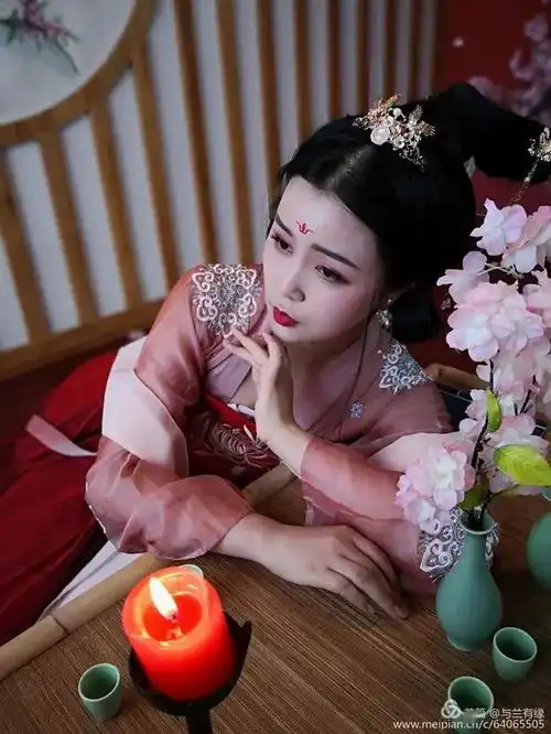把盏问星有新月,仙女醉梦落吴越