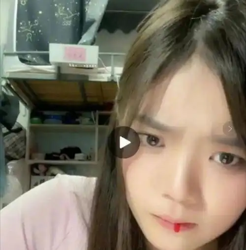 当红女艺人直播吐血住院无医保,年仅二十岁确诊恶性肿瘤
