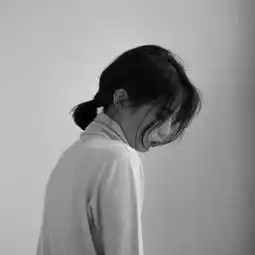 女生有意境2018伤感头像大全没必要为了离开你的人痛苦