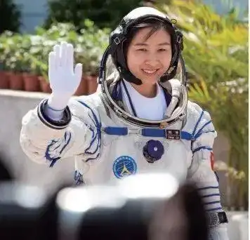 中品聚焦走进神秘太空20年20032023