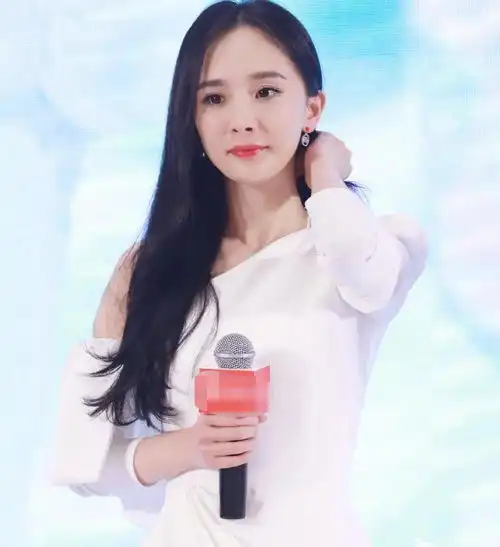 仙剑三美近况唐嫣幸福全写在脸上,杨幂眼窝深陷满脸疲态