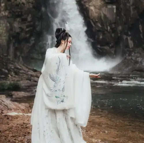 这5个星座女,天秤座是很在意被人对自己怎么样,双子座性情较温和