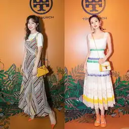 原创两女神再同框,秦岚换羊毛卷气质优雅,娜扎扎双麻花辫少女感十足