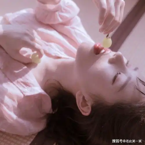 千古浮尘,说不出哪些是殷勤,哪些是深情
