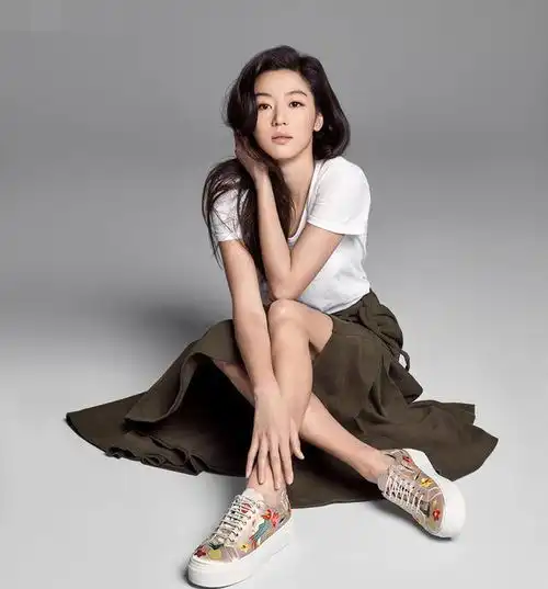 这个被岁月眷顾的少女,居然是两个孩子的妈像极20岁少女的模样