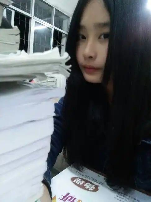 女头小适合什么发型,朋友都说空气刘海,你觉得会不会土啊本人黑色头发比较长求大神解答