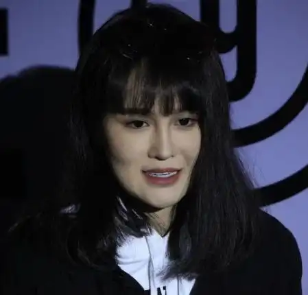 赵本山女儿当网红,侯耀华外甥女蛇精脸,曲艺圈星二代都好尴尬啊