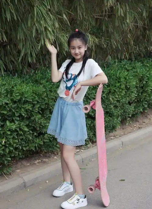 12岁森碟近照曝光,化身滑板少女元气满满,腿又细又白惹人羡