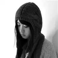 被伤的女孩qq头像情还在,回去的路已不在