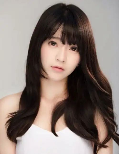 搞笑gif趣图美女你的侧脸已经很美了,正脸不敢想象啊