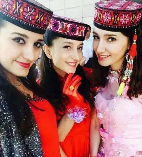 中国有一特殊民族,为保血统从不与外族通婚,如今美女众多