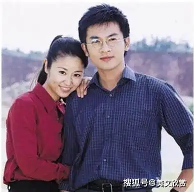苏有朋隐瞒外界12年的妻子近照,难怪没遵守林心如45岁之约