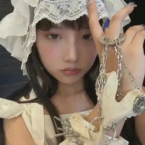 精选优质温柔小众女生头像13