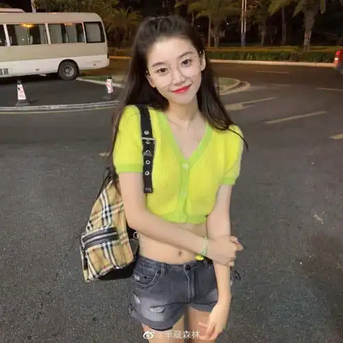 网红半藏森林签约娱乐公司,贴元气少女标签,疑靠选秀出道