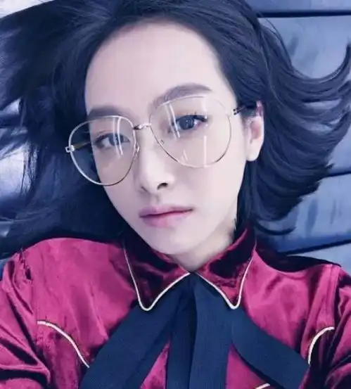 潮流整个娱乐圈都在戴金丝边眼镜复古来袭