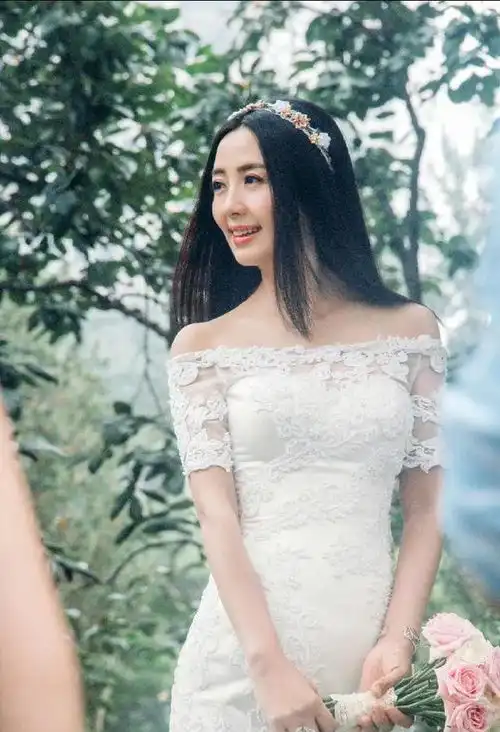 她是娱乐圈最美毒妇,茹素十余年,45岁复出依然美如少女