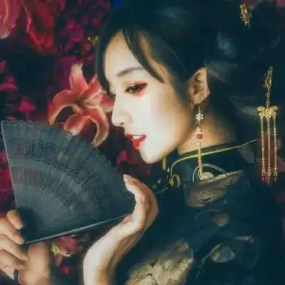 有没有类似这样的旗袍拿扇子的头像