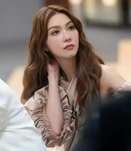 港圈女星也过度动脸,6位天生丽质的大美女,怎会搞成这样